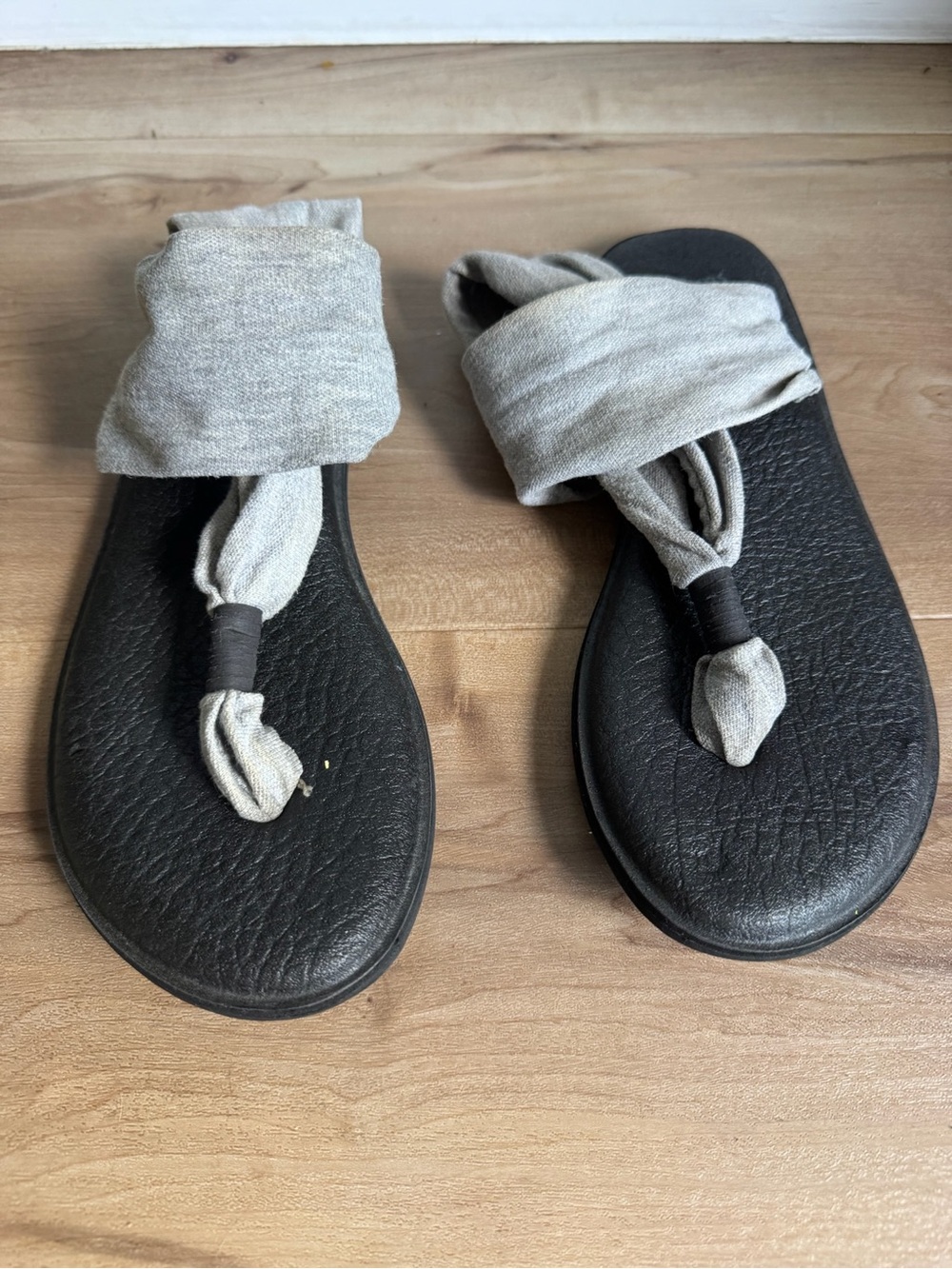 Women's 6 • Gray and Black Sanuk Yoga Sling Sandals Flip Flops
